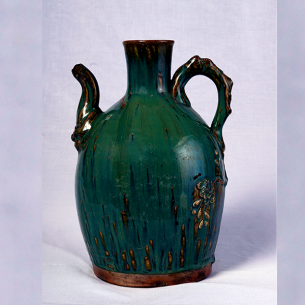 Bình gốm có vòi